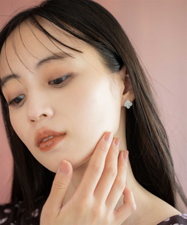 フラワービジューピアス(13シルバー-フリー)