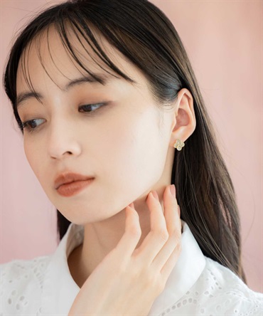 フラワービジューピアス(50ゴールド-フリー)
