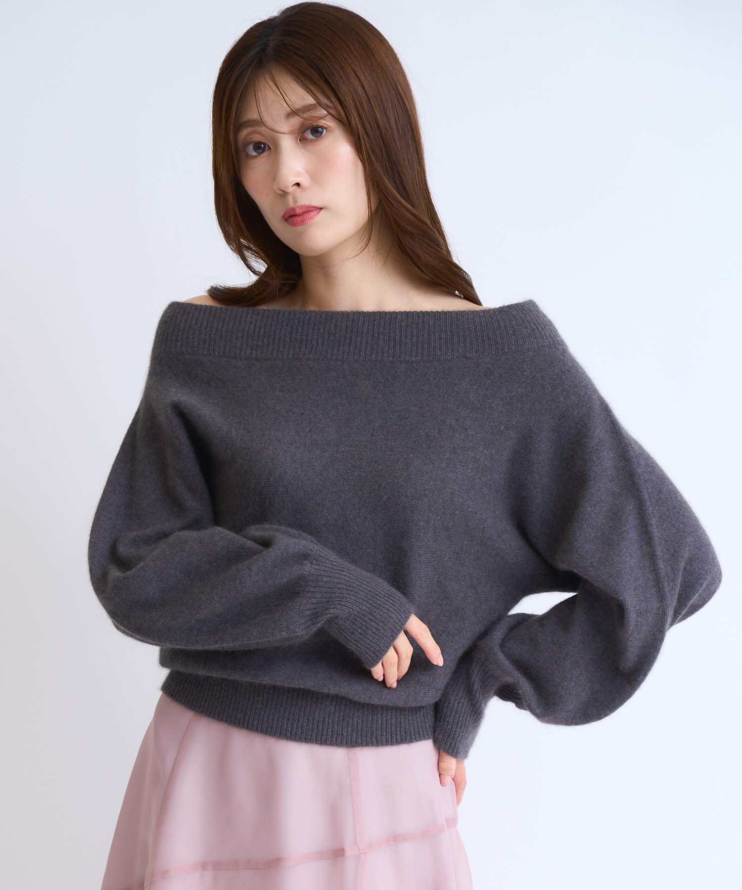 【予約】ラクーンブレンドオフショルニット(10チャコールグレー-フリー-10月下旬ごろのお届け)