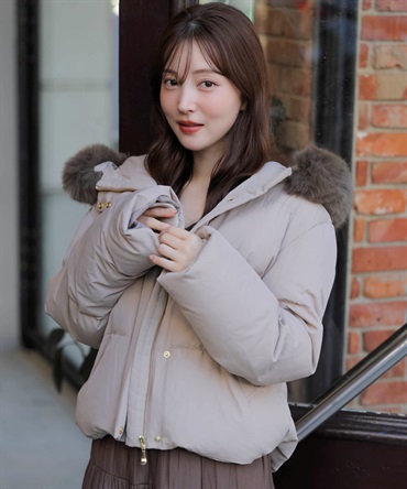 ファー付きショートダウンコート