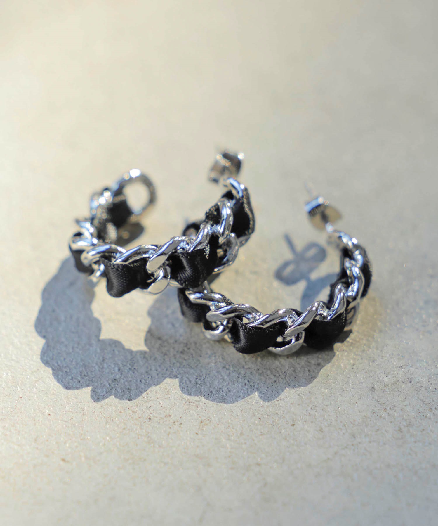 リボンチェーンフープピアス