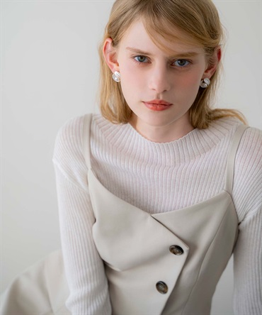 シアーハイネックニット