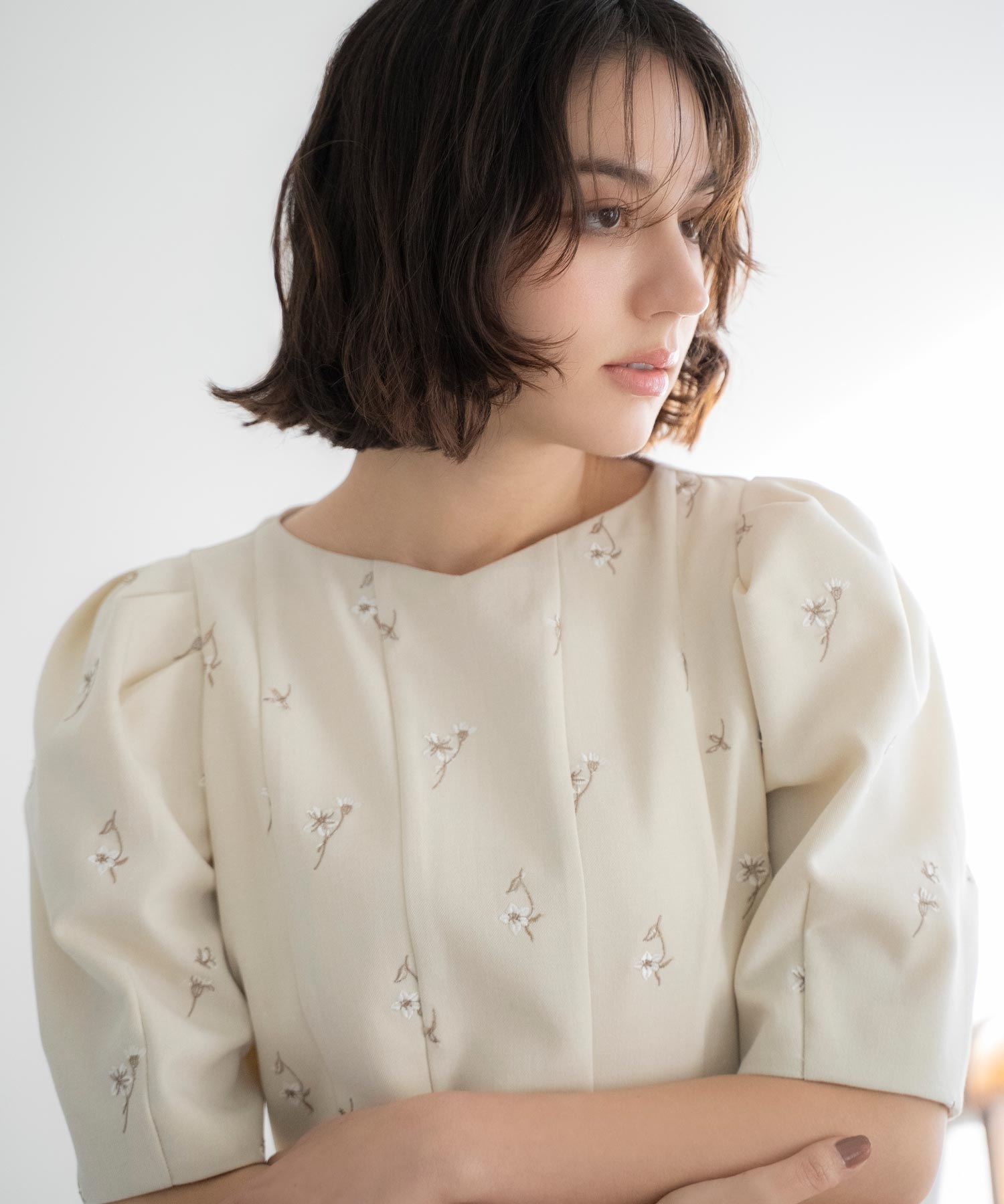 【Premium】フラワー刺繍ブラウス(82ベージュ-フリー)