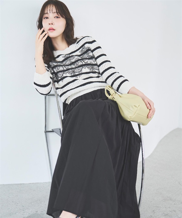 ボリュームシアーフレアスカート