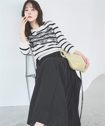 ボリュームシアーフレアスカート