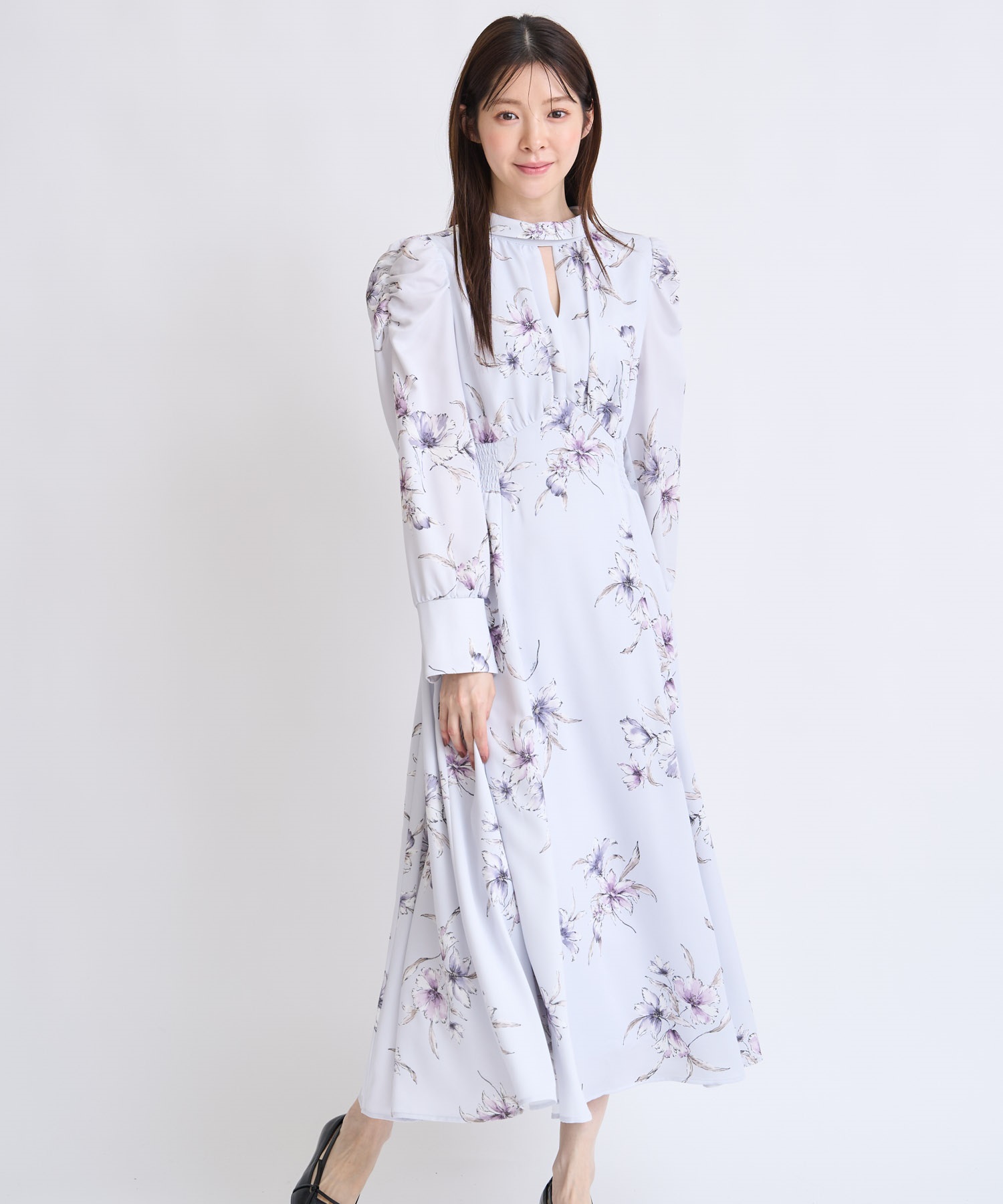 【予約】線描きフラワーワンピース(72サックス-Ｓ-1月中旬ごろのお届け)