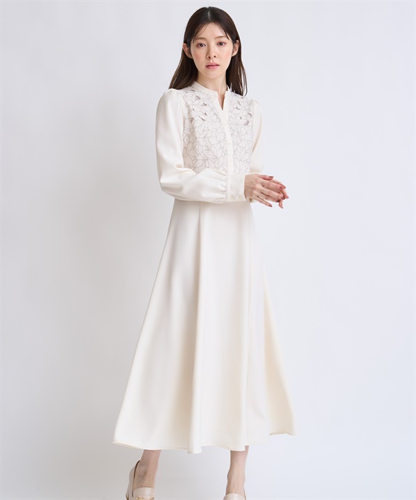 カットワーク刺繍ワンピース