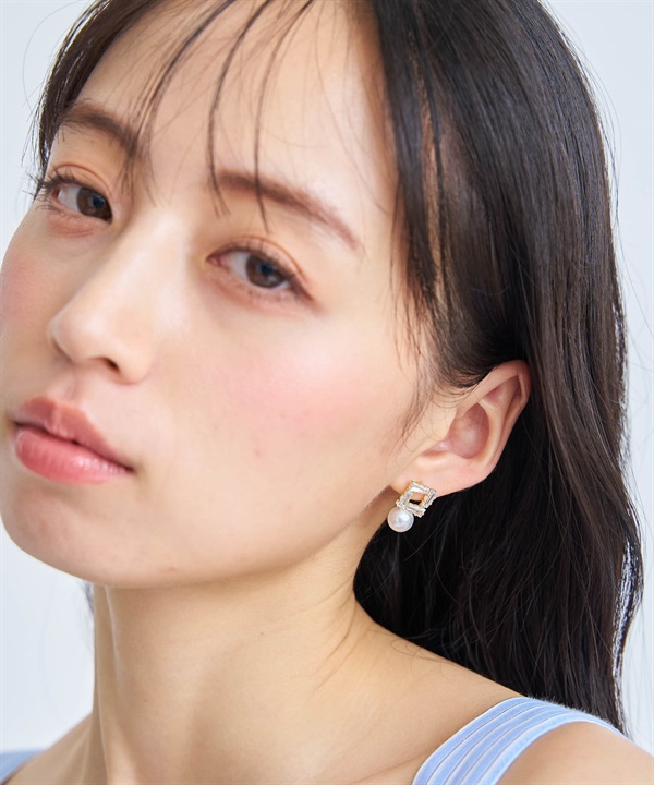 スクエアビジューピアス