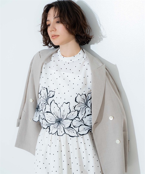 フラワー刺繍ノースリブラウス
